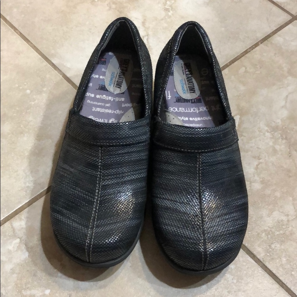 Nursing shoes